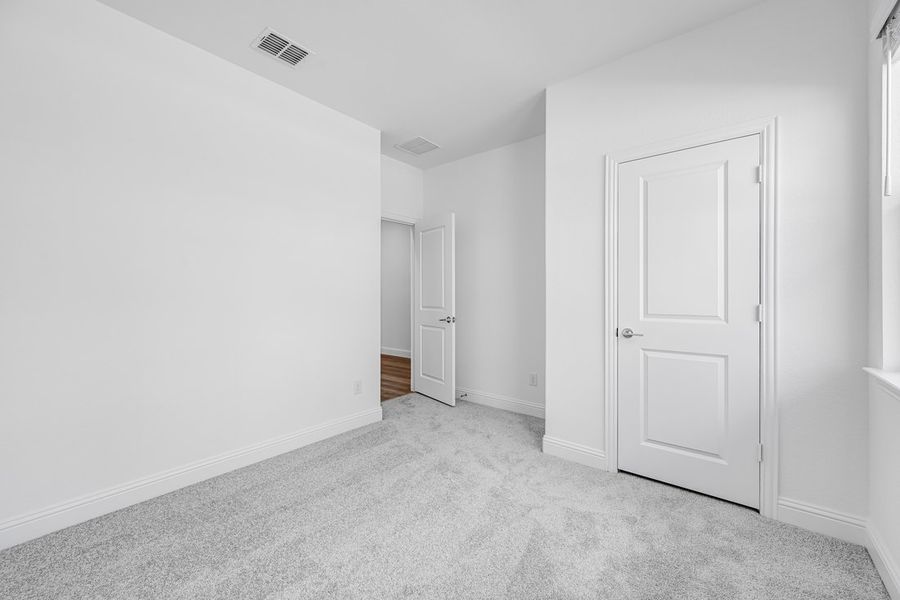 Spacious, unfurnished interior of a new home in Madero 50s, Fort Worth (Image 16). Spacious, unfurnished interior of a new home in Madero 50s, Fort Worth (Image 16).