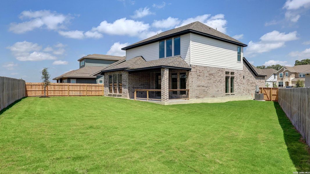 Exterior details and patio area of a home in Ladera, San Antonio (Image 4).