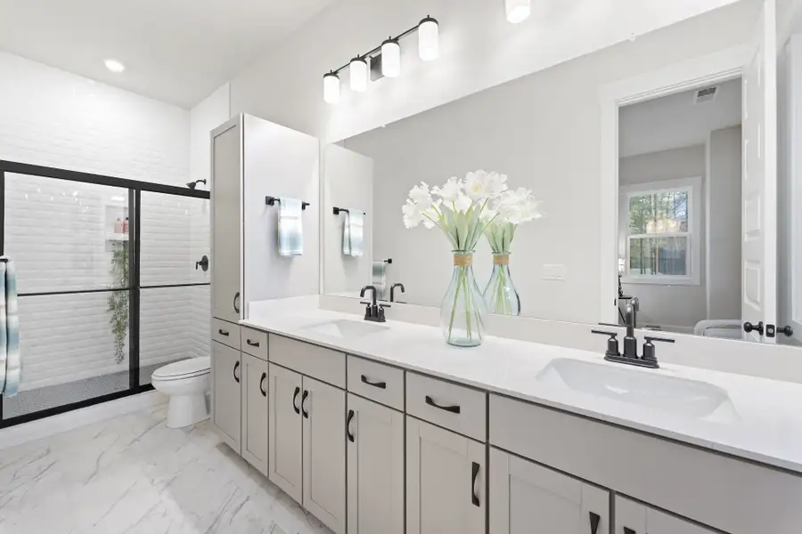 Representative furnished interior of a home built from the Madison by Hunter Quinn Homes in Anderson County Homes, Anderson (Image 10).