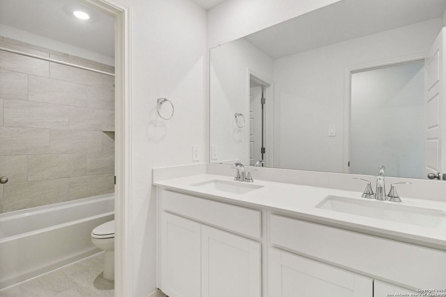 Furnished interior view inside a new home in Thomas Pond, San Antonio (Image 16). Furnished interior view inside a new home in Thomas Pond, San Antonio (Image 16).