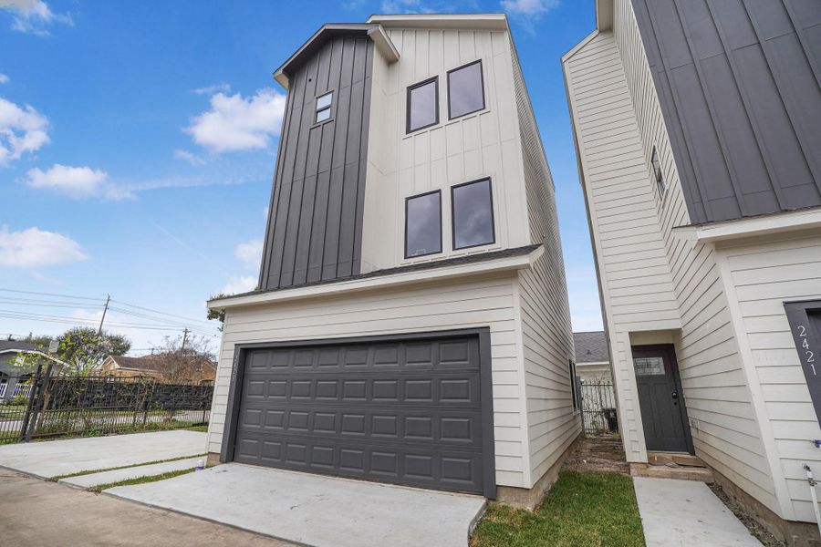 Front exterior of a new home in , Houston, TX, highlighting curb appeal (Image 20). Front exterior of a new home in , Houston, TX, highlighting curb appeal (Image 20).