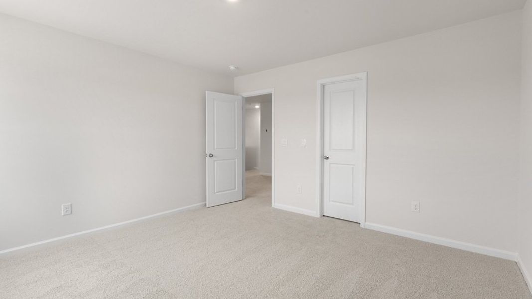 Spacious, unfurnished interior of a new home in Cambridge Park, Mebane (Image 24).