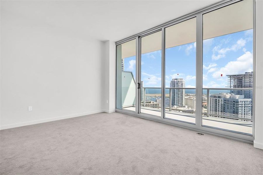 Spacious, unfurnished interior of a new home in , St. Petersburg (Image 50).