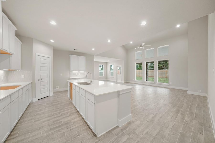 Spacious, unfurnished interior of a new home in Barton Creek Ranch, Conroe (Image 9). Spacious, unfurnished interior of a new home in Barton Creek Ranch, Conroe (Image 9).