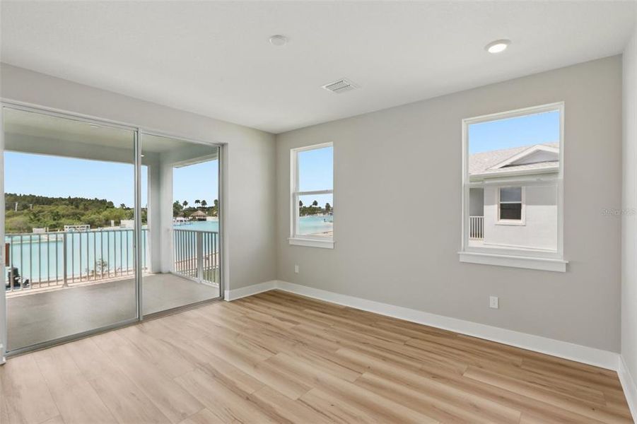 Spacious, unfurnished interior of a new home in Lagoon Residences at Epperson, Wesley Chapel (Image 19).
