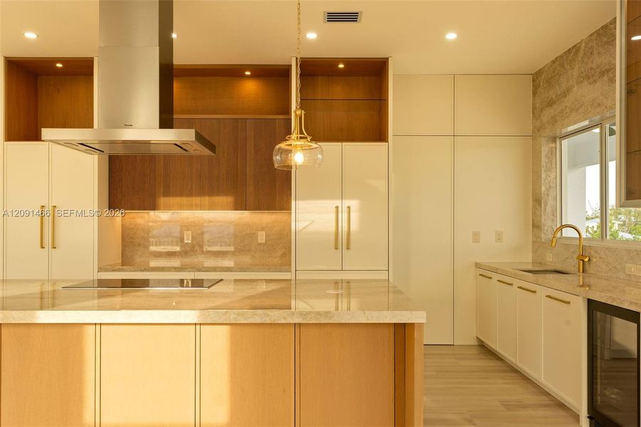 Furnished interior view inside a new home in , Tavernier (Image 66).