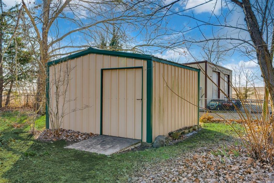 Exterior details and patio area of a home in , Blossom (Image 15).
