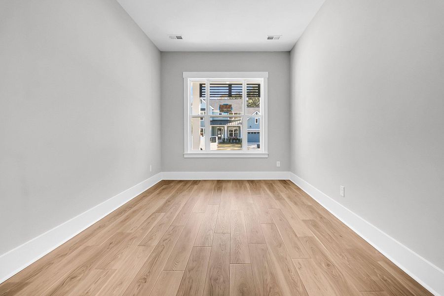 Spacious, unfurnished interior of a new home in Hidden Ponds Reserve, Awendaw (Image 27).
