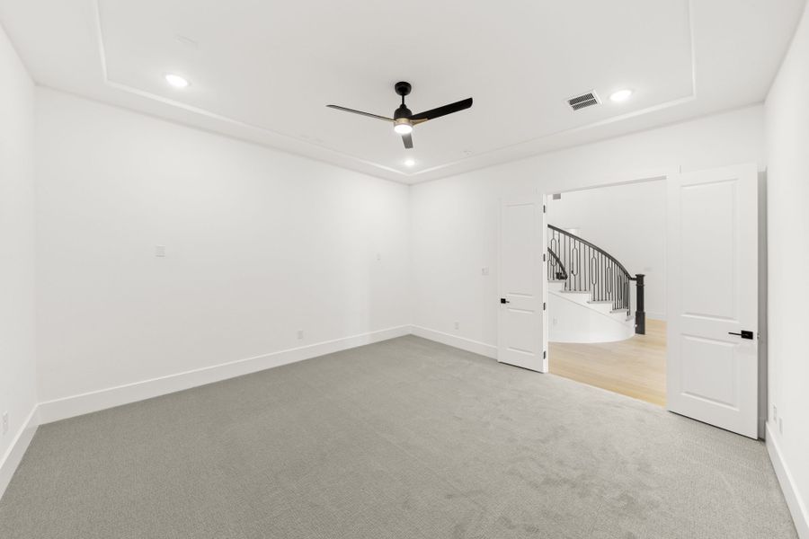 Representative unfurnished interior of a home built from the 7061 by Tradition Homes in Mustang Lakes, McKinney (Image 16).