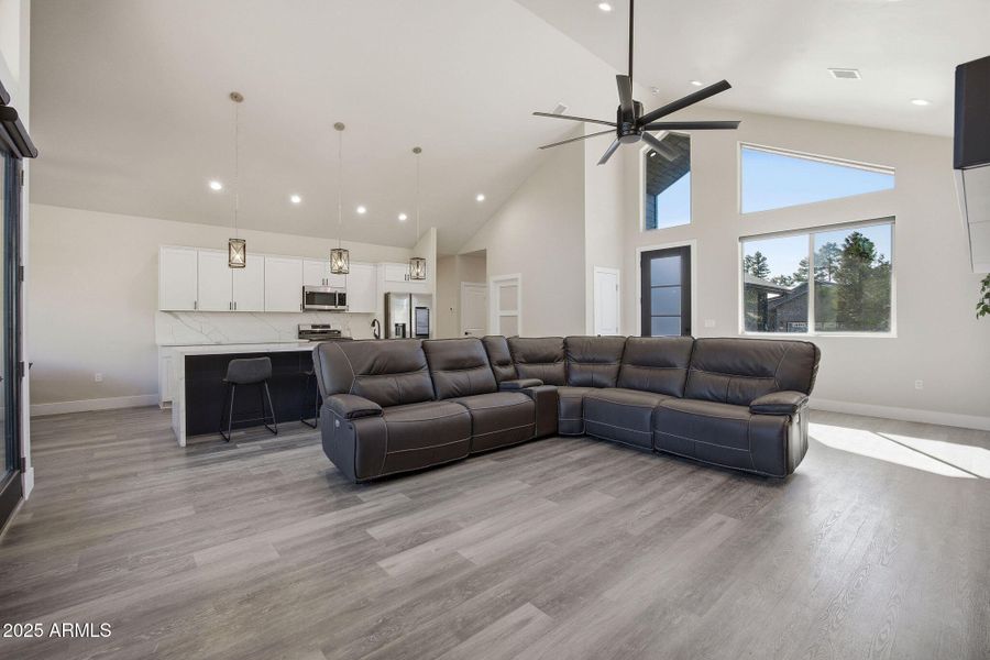 2701NEagleViewLp-ShowLowAZ-8