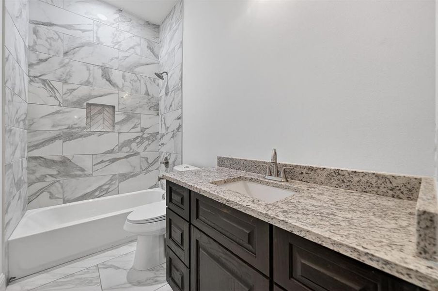 Furnished interior view inside a new home in , Grandview (Image 9).