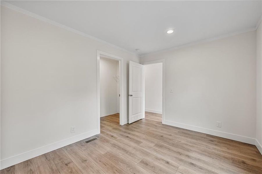 Spacious, unfurnished interior of a new home in , Gainesville (Image 13).