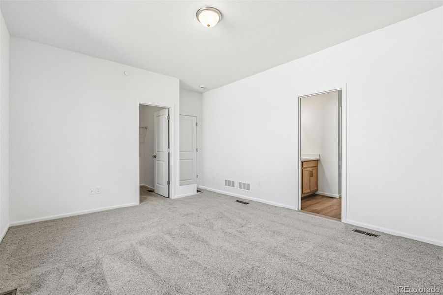 Spacious, unfurnished interior of a new home in Legato, Commerce City (Image 29).