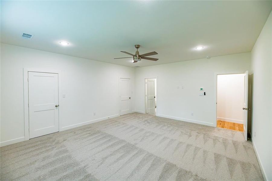 Spacious, unfurnished interior of a new home in , Garland (Image 32).