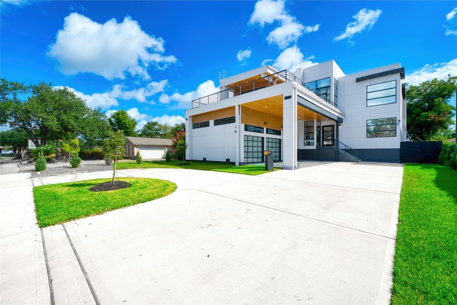 Exterior details and patio area of a home in , Houston (Image 33). Exterior details and patio area of a home in , Houston (Image 33).