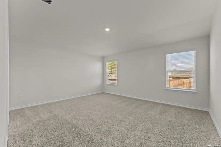 Spacious, unfurnished interior of a new home in Laurel Vistas, San Antonio (Image 22).