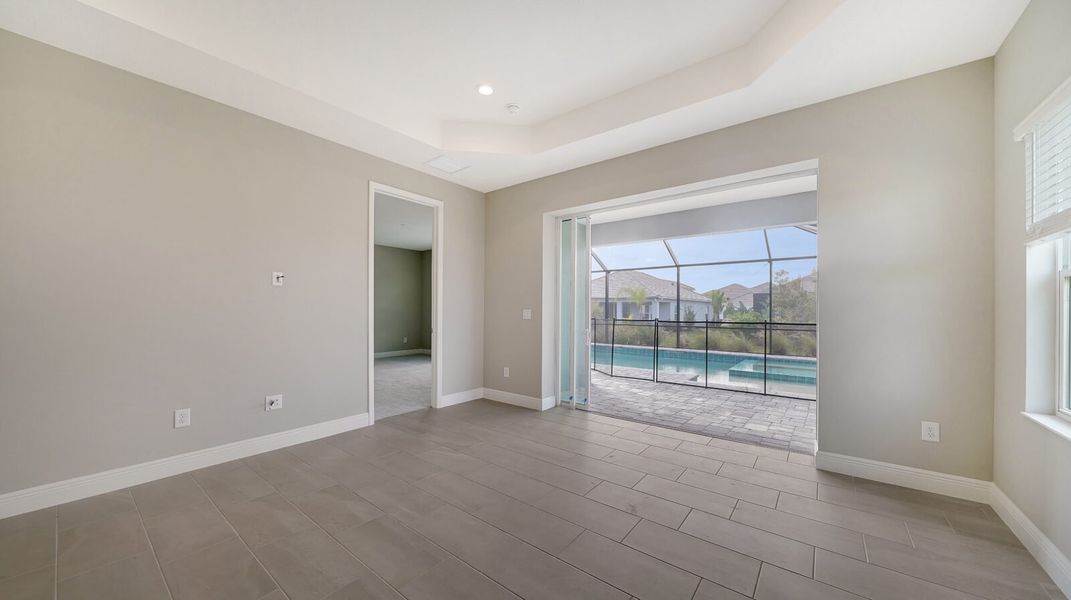 Spacious, unfurnished interior of a new home in Windward, Sarasota (Image 11).
