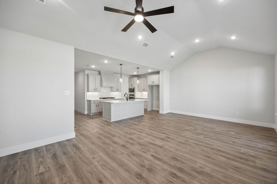 Spacious, unfurnished interior of a new home in Painted Tree Woodland West, McKinney (Image 14).