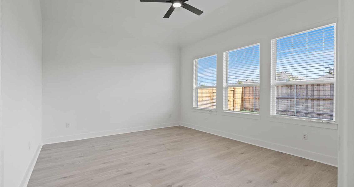 Spacious, unfurnished interior of a new home in Lariat, Liberty Hill (Image 26).