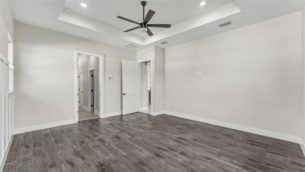 Spacious, unfurnished interior of a new home in , Lakeland (Image 40).