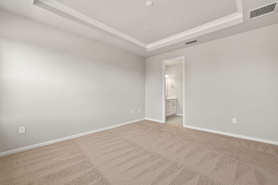 Spacious, unfurnished interior of a new home in Arboretum, Naples (Image 10).