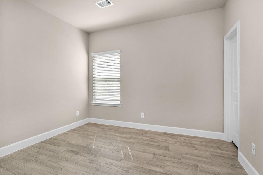 Spacious, unfurnished interior of a new home in , Willis (Image 19).