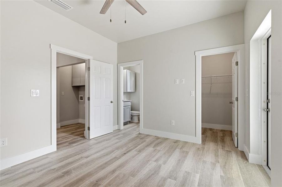 Spacious, unfurnished interior of a new home in , Punta Gorda (Image 29).