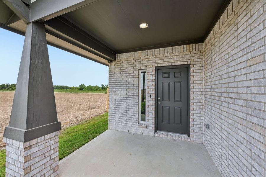 Exterior details and patio area of a home in Azalea, Pattison (Image 3).