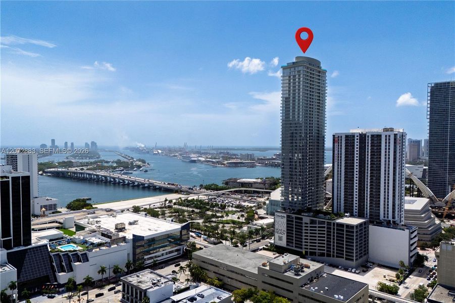 Condo located in Miami, FL showcasing its design and architecture (Image 20).