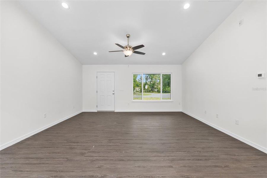 Spacious, unfurnished interior of a new home in , Dunnellon (Image 15).