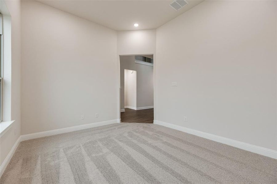 Spacious, unfurnished interior of a new home in Villages of Creekwood, Frisco (Image 31).