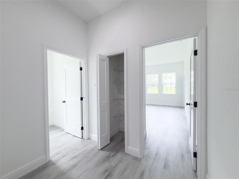 Spacious, unfurnished interior of a new home in , Ocala (Image 15).