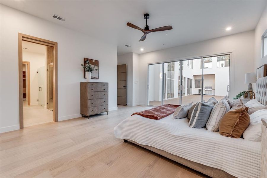 Furnished interior view inside a new home in , Dallas (Image 16).