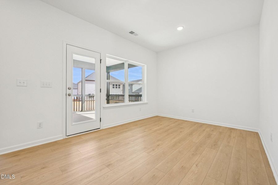 9-web-or-mls-Ken Dr-S2402-009