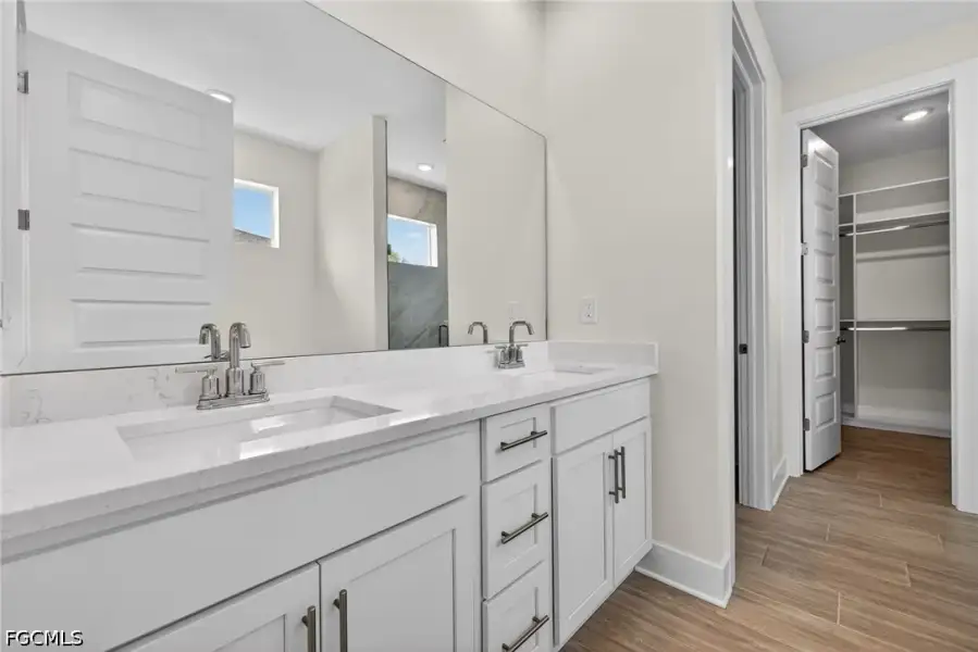 Furnished interior view inside a new home in Cape Coral, Cape Coral (Image 7).
