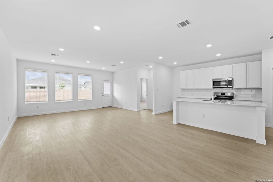 Spacious, unfurnished interior of a new home in Legacy Point, Von Ormy (Image 18).