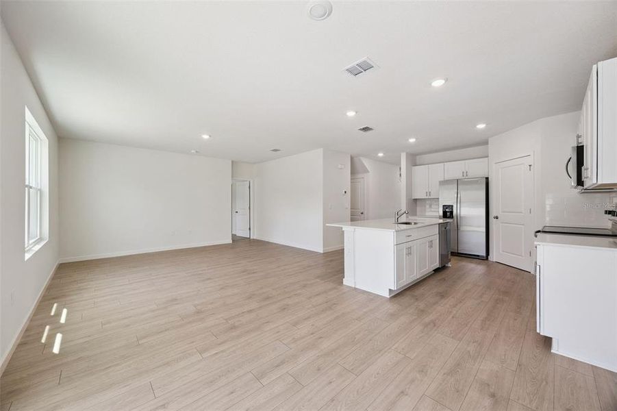 Spacious, unfurnished interior of a new home in Bradbury Estates, Sanford (Image 19).