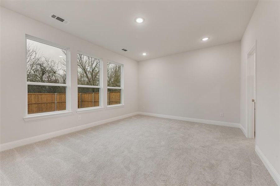 Spacious, unfurnished interior of a new home in Creekside of Crowley, Crowley (Image 15).