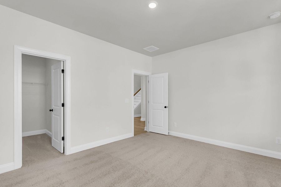 Spacious, unfurnished interior of a new home in Tidewater at Lakes of Cane Bay, Summerville (Image 38).