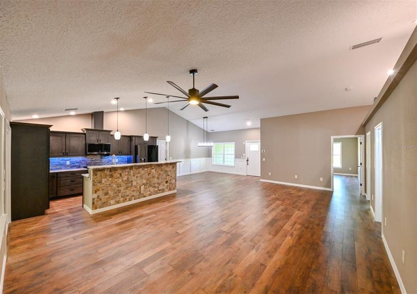 Spacious, unfurnished interior of a new home in , Lecanto (Image 16).