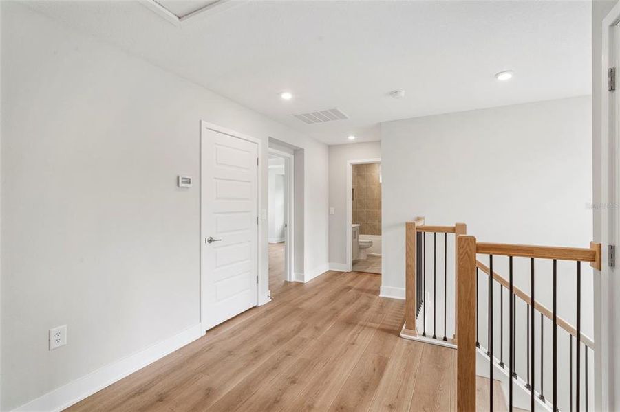 Spacious, unfurnished interior of a new home in , St. Petersburg (Image 15).