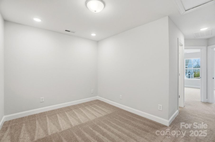 Spacious, unfurnished interior of a new home in Harrisburg Village, Harrisburg (Image 22).