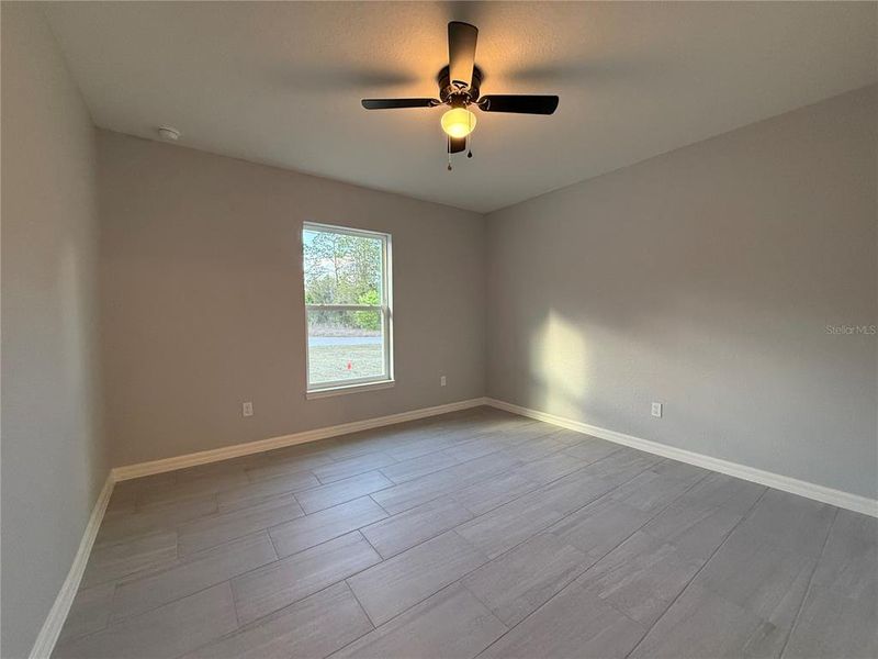 Spacious, unfurnished interior of a new home in , Dunnellon (Image 9).