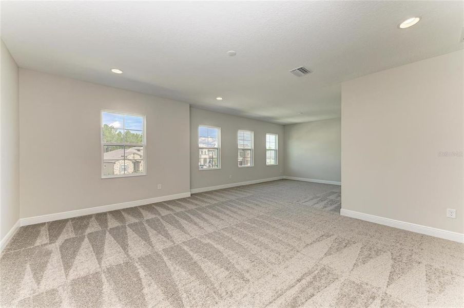 Spacious, unfurnished interior of a new home in Two Rivers, Zephyrhills (Image 22).