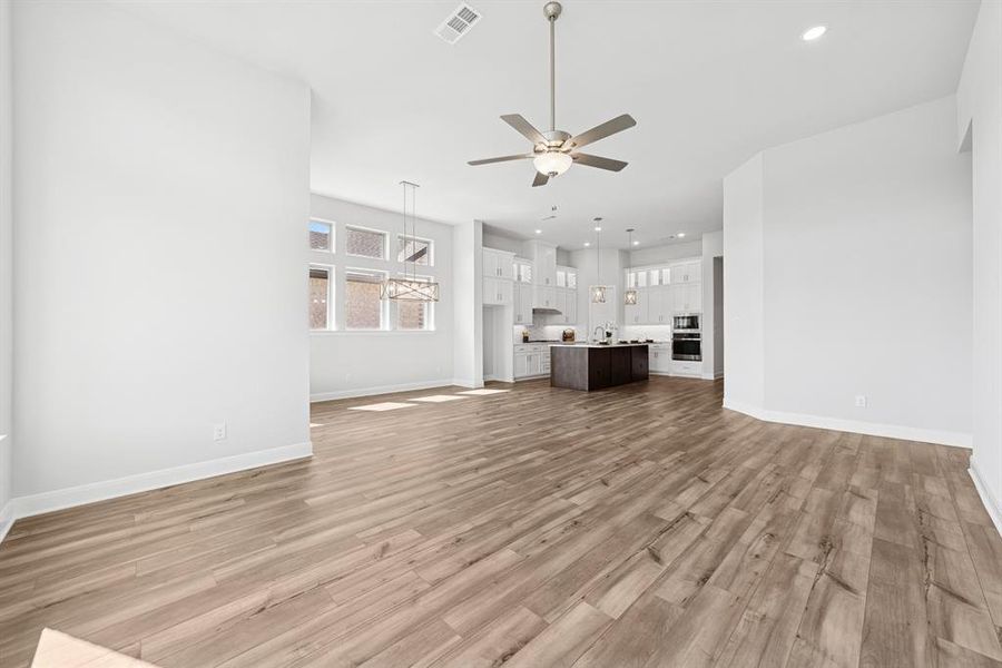Spacious, unfurnished interior of a new home in Sandbrock Ranch, Aubrey (Image 22). Spacious, unfurnished interior of a new home in Sandbrock Ranch, Aubrey (Image 22).