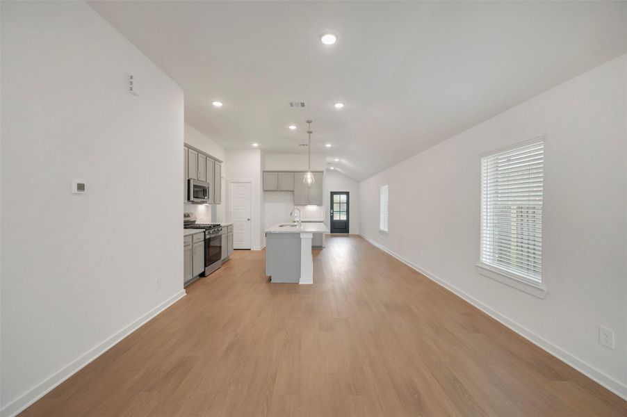Spacious, unfurnished interior of a new home in Sorella, Tomball (Image 20). Spacious, unfurnished interior of a new home in Sorella, Tomball (Image 20).