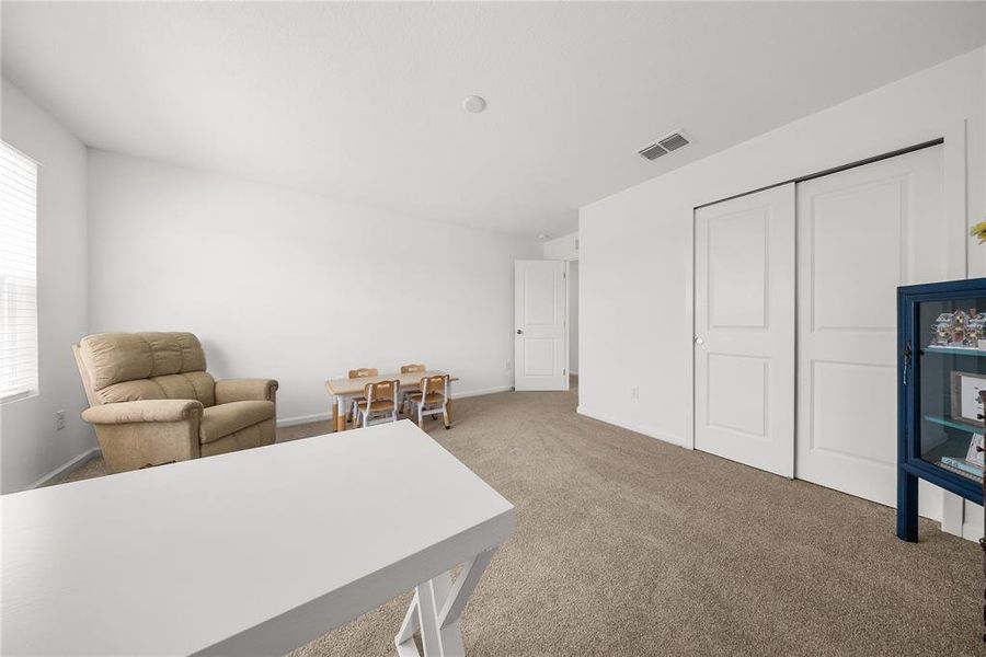 Furnished interior view inside a new home in Meridian Parks, Orlando (Image 10). Furnished interior view inside a new home in Meridian Parks, Orlando (Image 10).