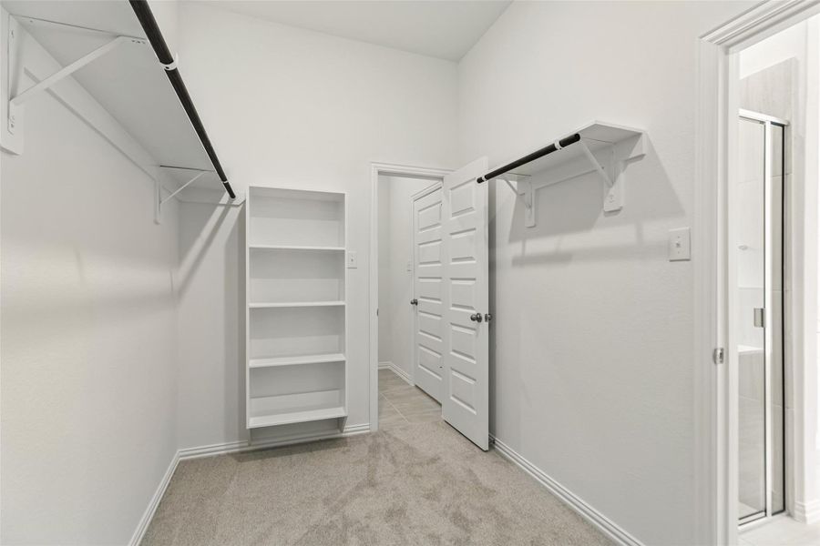 Image 27 of a home in Oakwood Estates.