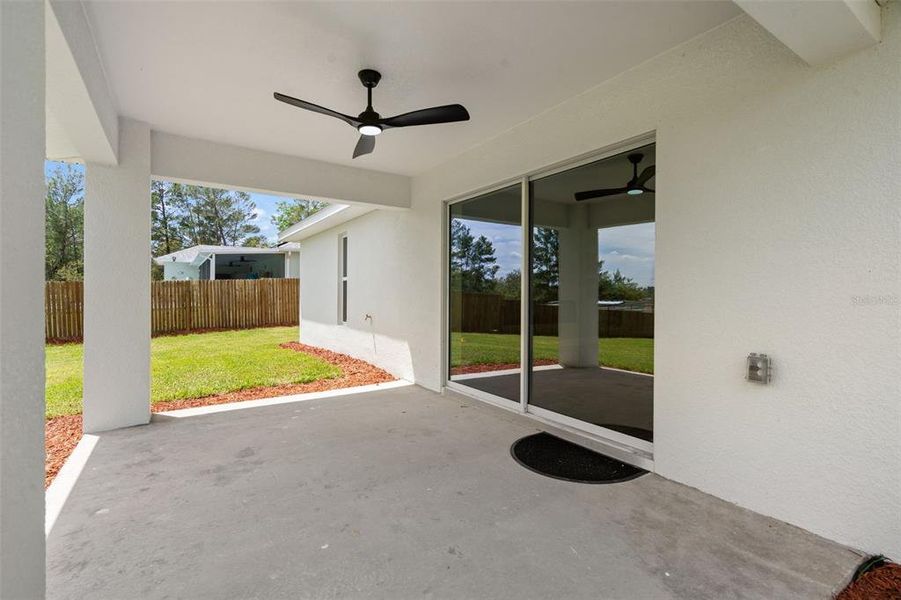 Exterior details and patio area of a home in , Weeki Wachee (Image 4).