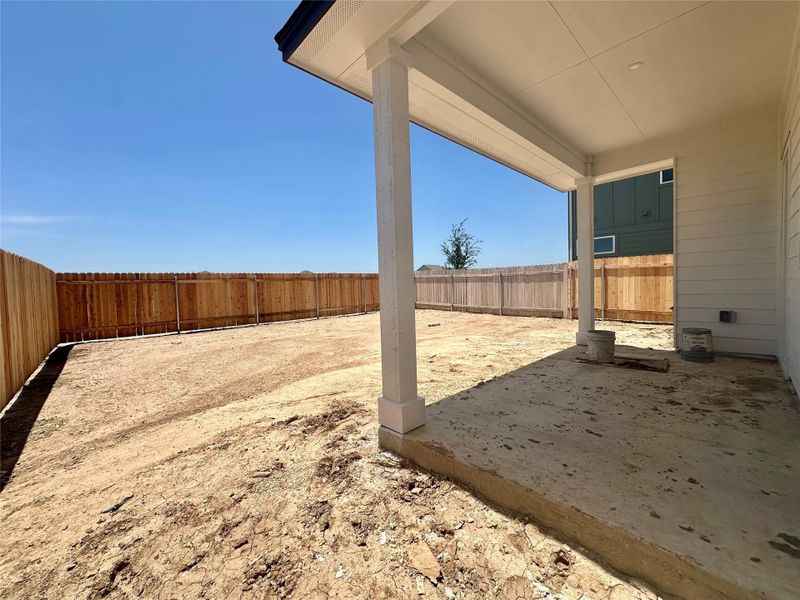 Exterior details and patio area of a home in Porter Country, Buda (Image 4).